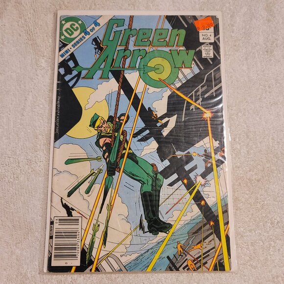 M48. Green Arrow (DC) #4 Magazine - Picture 1 of 2